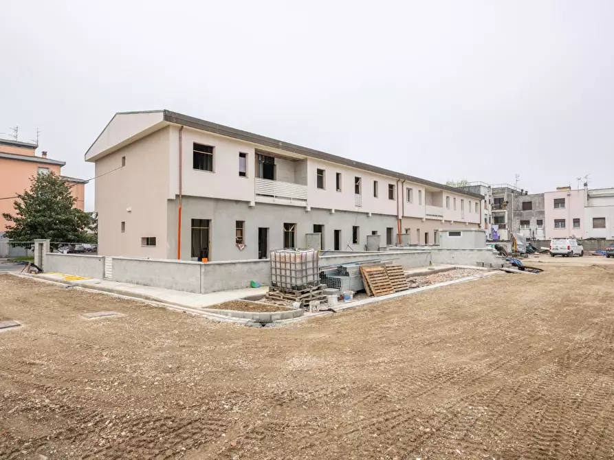 Immagine 5 di Villetta a schiera in vendita  a Cascina