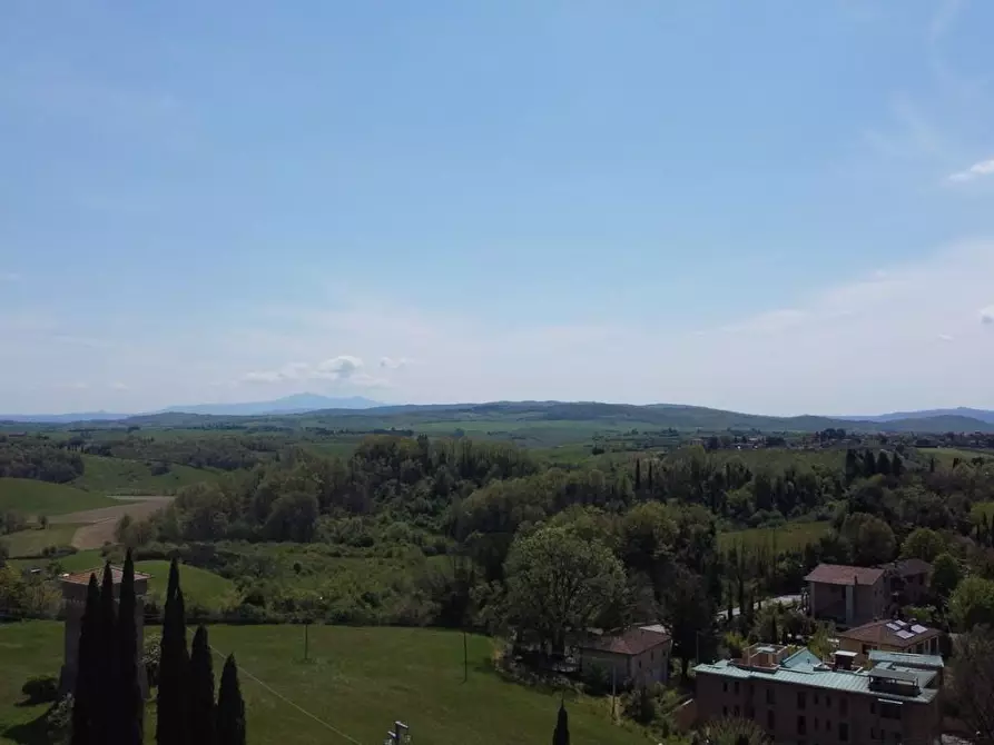 Immagine 8 di Appartamento in vendita  a Siena