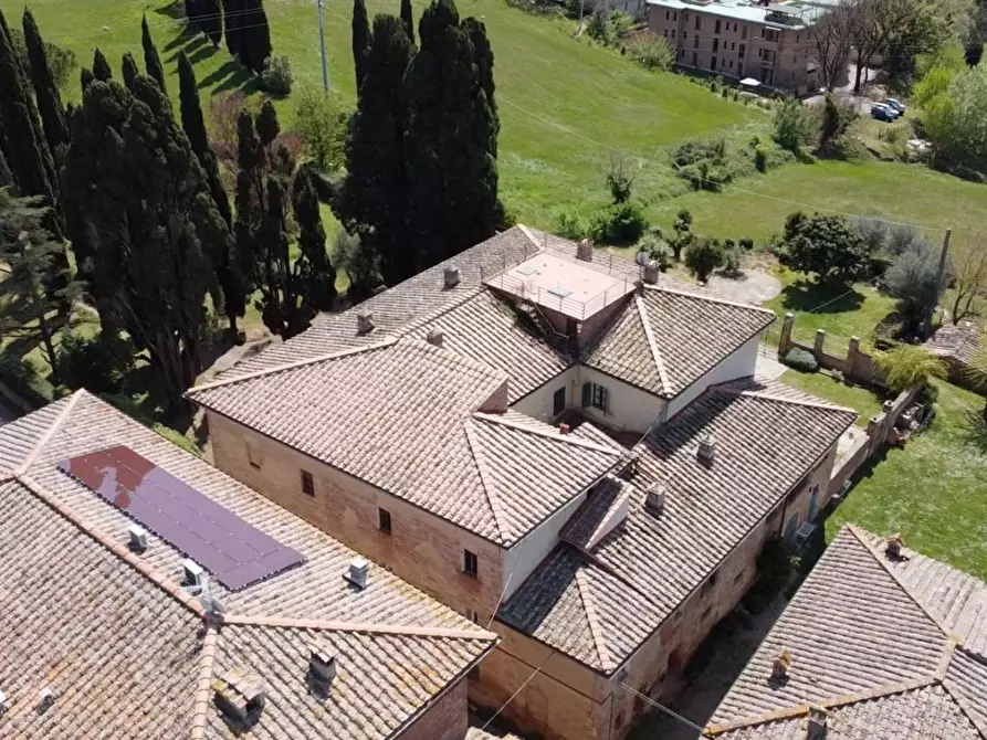 Immagine 16 di Mansarda in vendita  a Siena