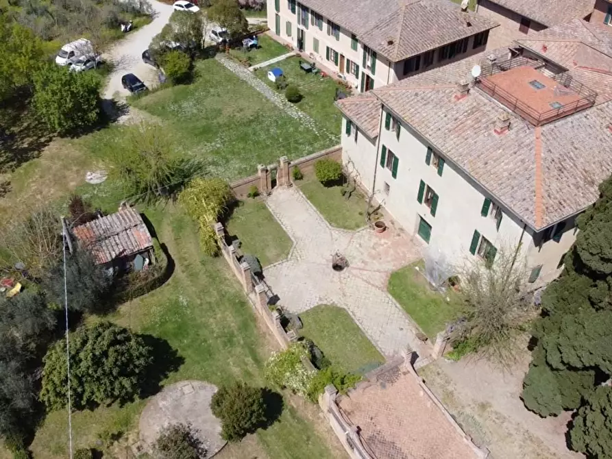 Immagine 14 di Mansarda in vendita  a Siena