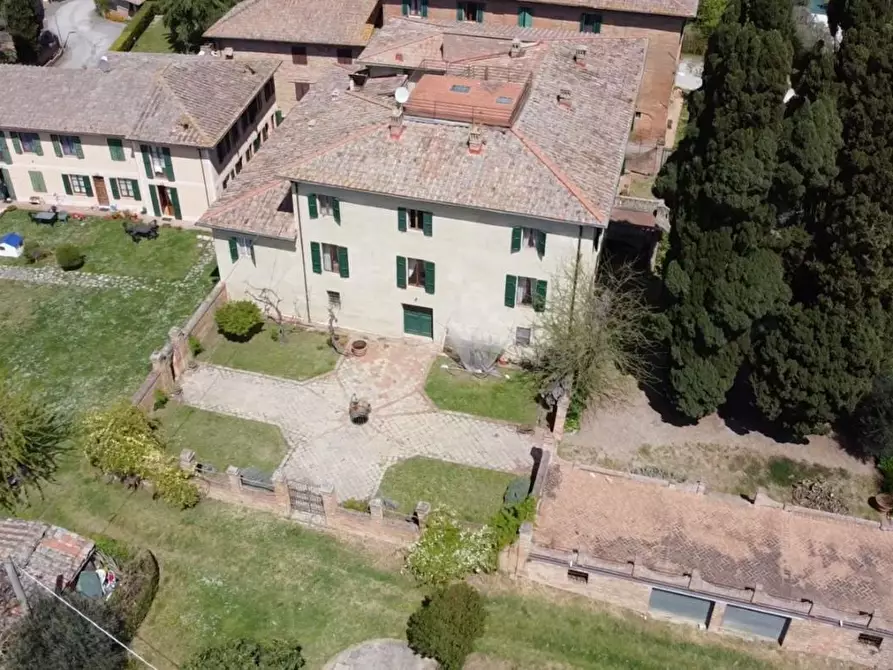 Immagine 22 di Appartamento in vendita  a Siena