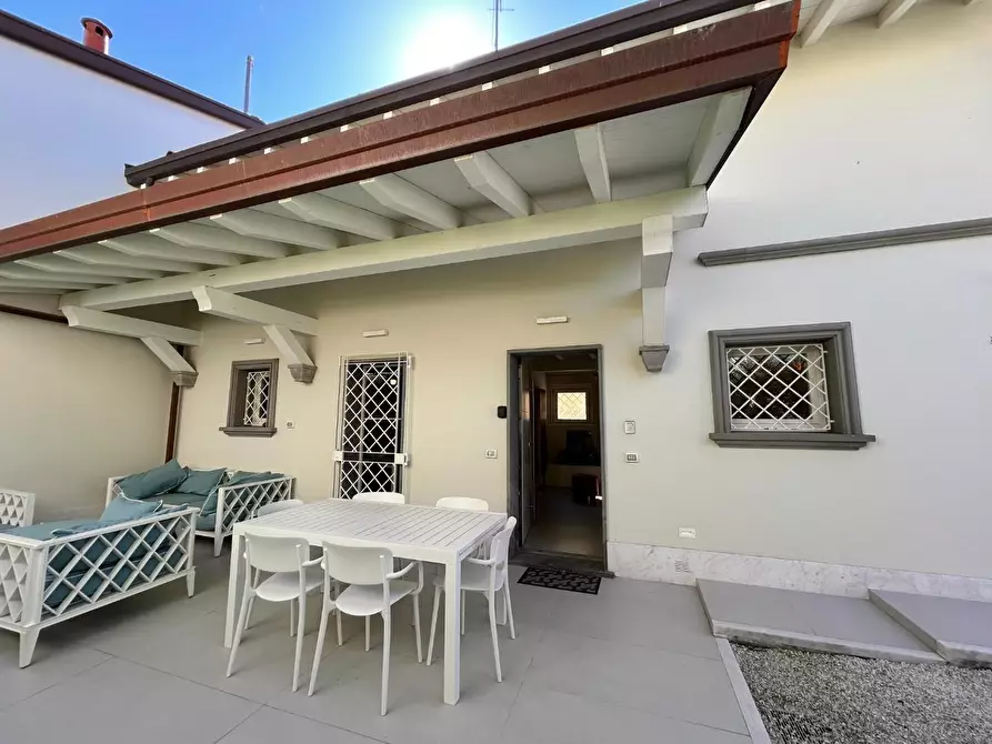 Immagine 4 di Casa bifamiliare in vendita  a Forte Dei Marmi