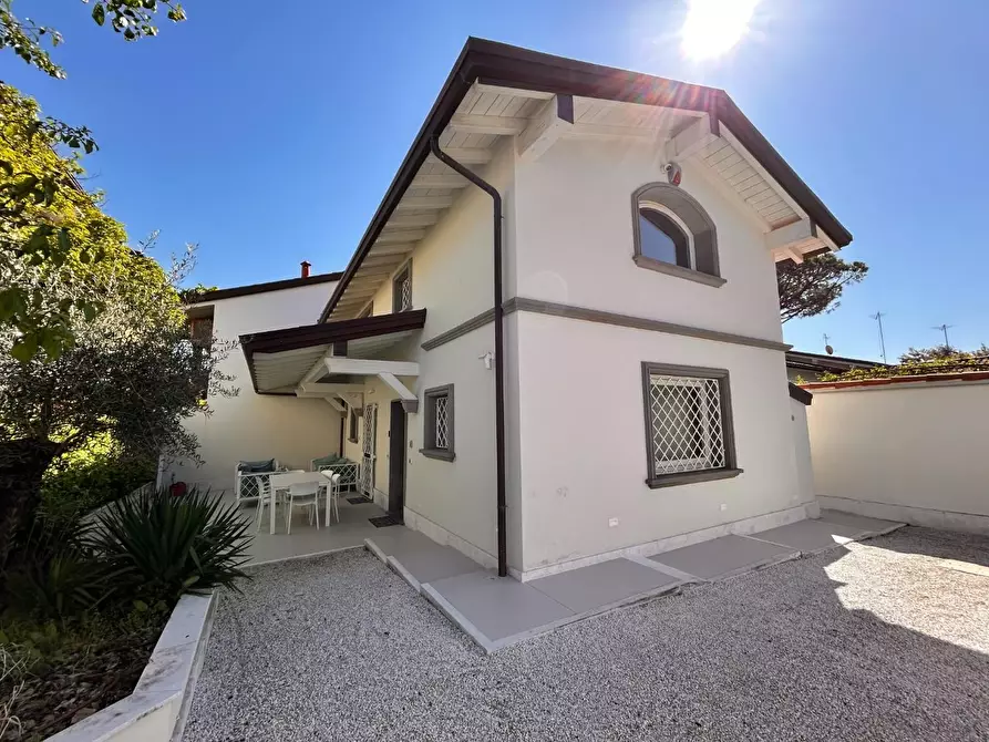 Immagine 3 di Casa bifamiliare in vendita  a Forte Dei Marmi