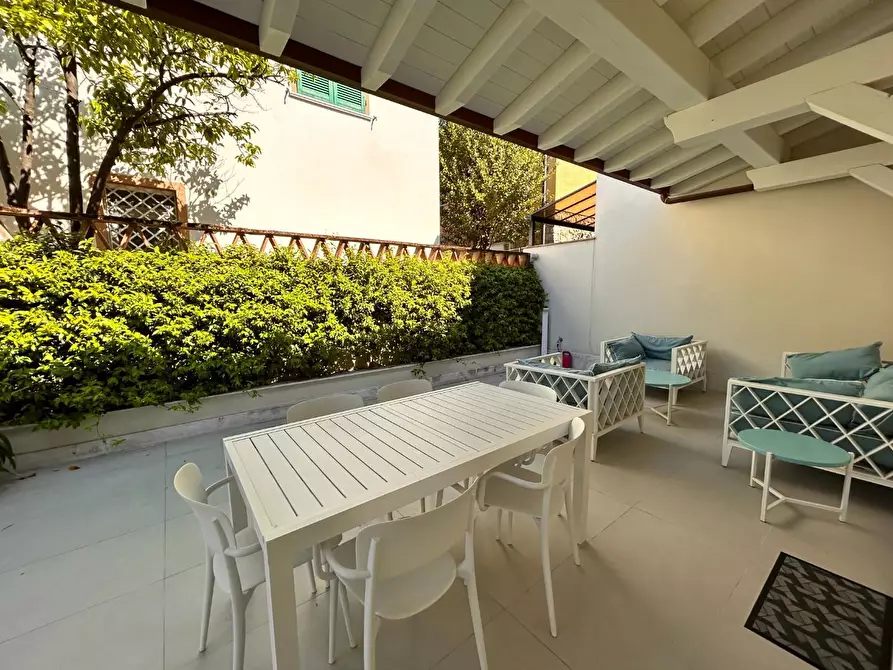 Immagine 2 di Casa bifamiliare in vendita  a Forte Dei Marmi