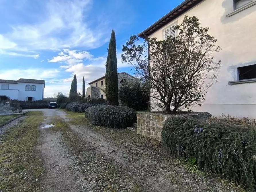 Immagine 5 di Casa colonica in vendita  a Cortona
