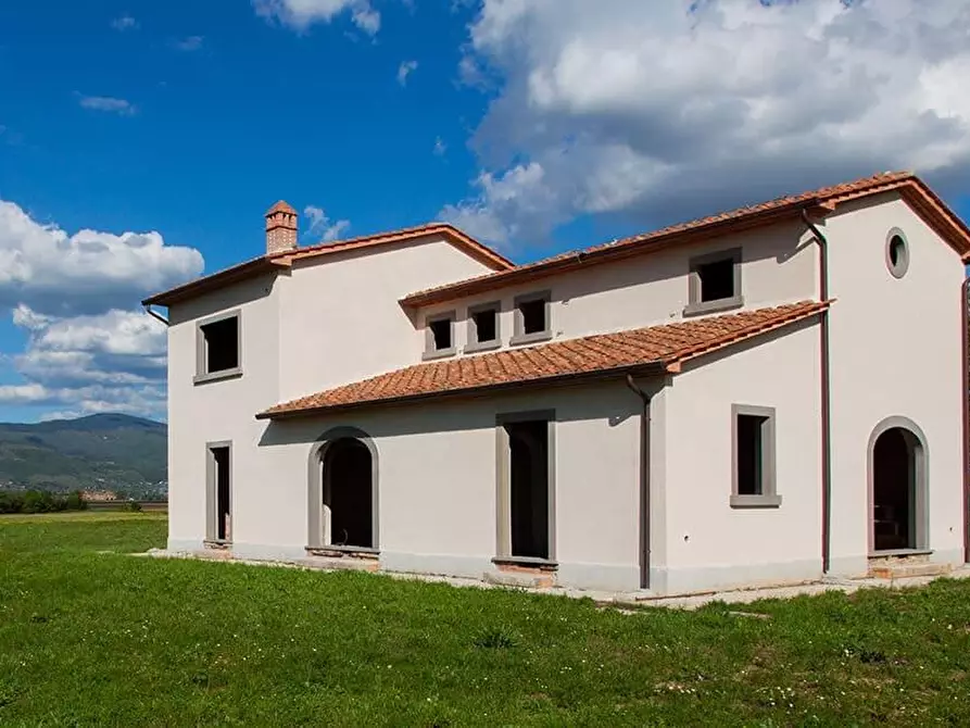 Immagine 2 di Casa colonica in vendita  a Cortona