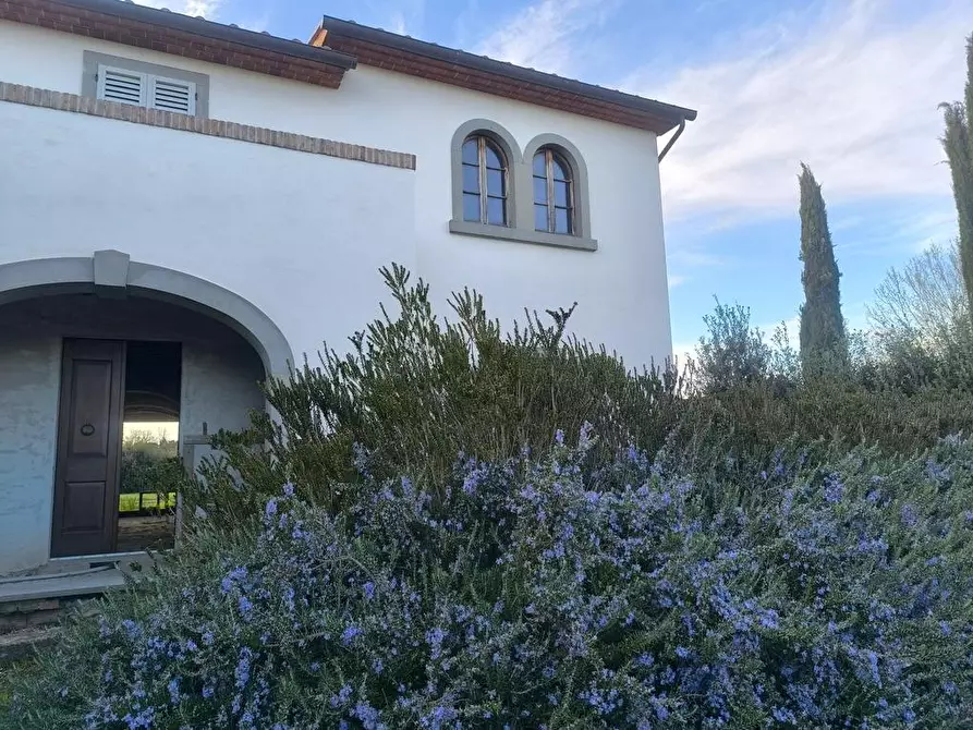 Immagine 10 di Casa colonica in vendita  a Cortona