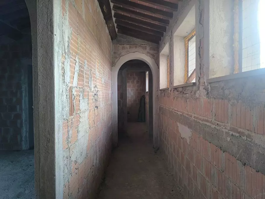 Immagine 13 di Casa colonica in vendita  a Cortona