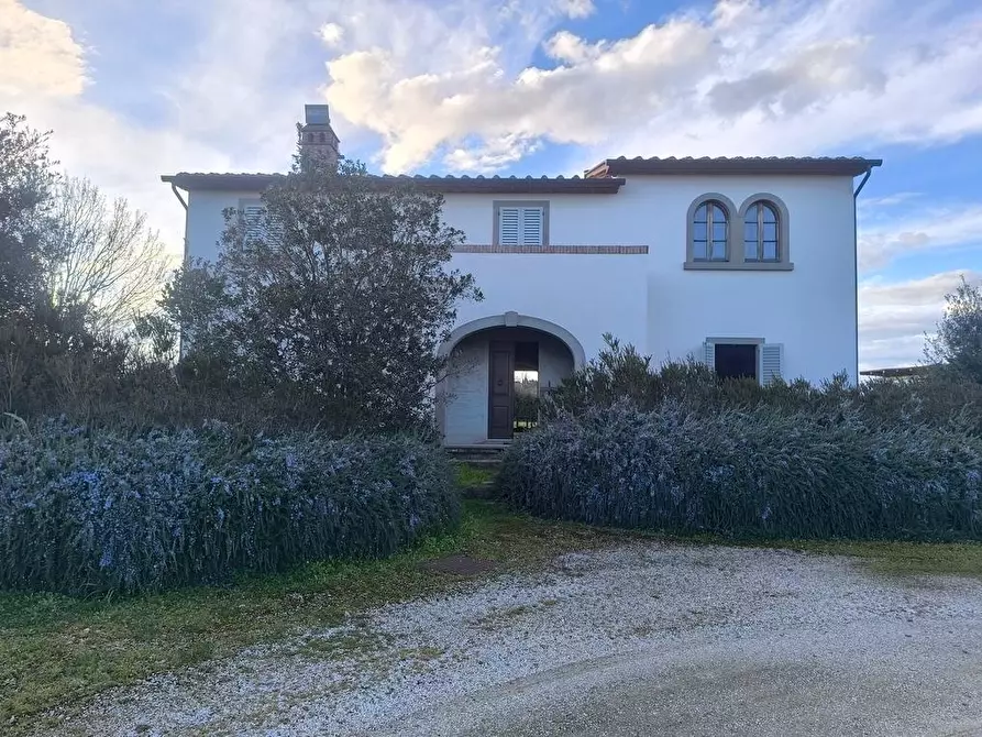 Immagine 9 di Casa colonica in vendita  a Cortona