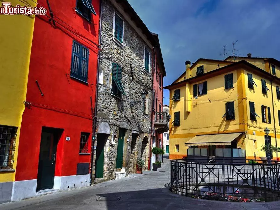 Immagine 3 di Albergo/B&B/Residence in vendita  a Brugnato