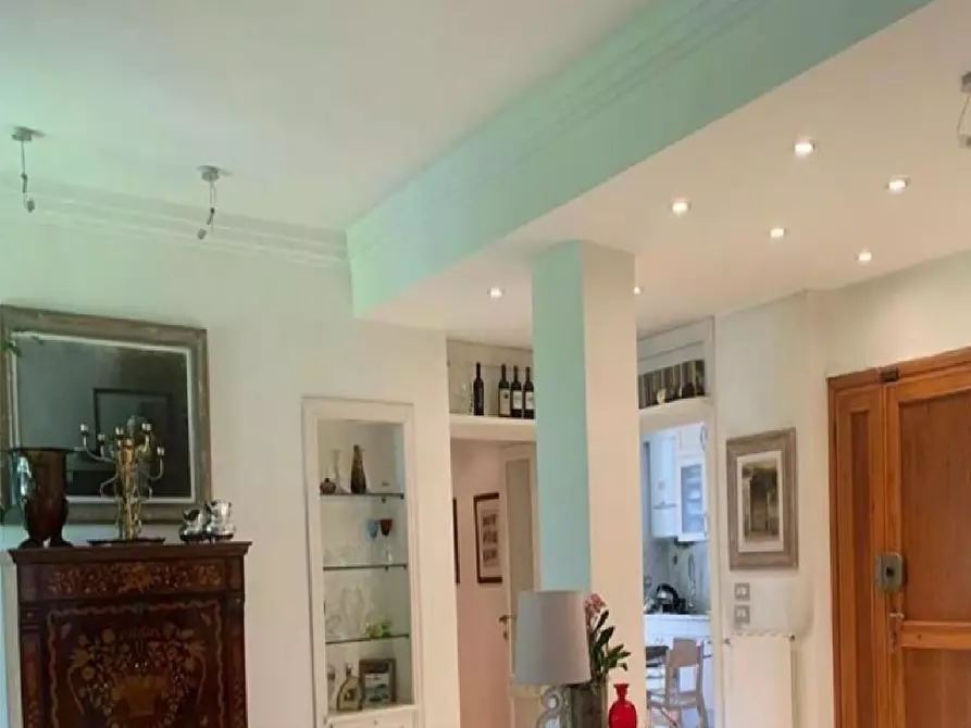 Immagine 1 di Appartamento in vendita  a Massa