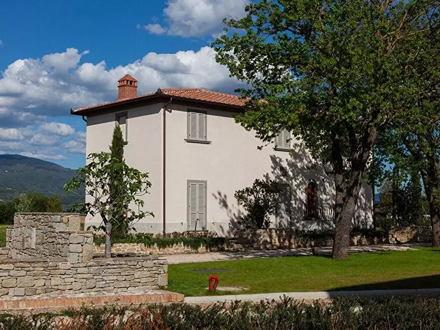 Immagine 3 di Casa colonica in vendita  a Cortona