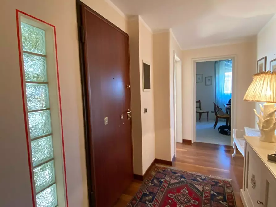 Immagine 10 di Appartamento in vendita  a Viareggio