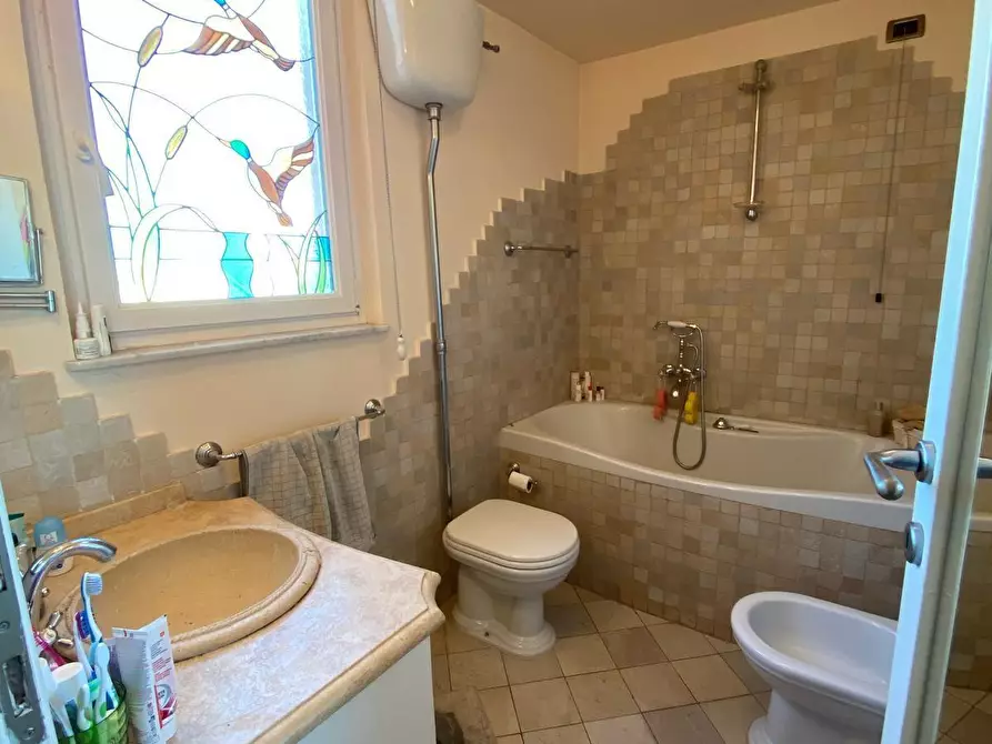 Immagine 14 di Appartamento in vendita  a Viareggio