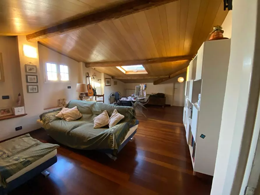 Immagine 21 di Appartamento in vendita  a Viareggio