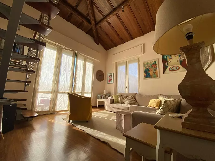 Immagine 1 di Appartamento in vendita  a Viareggio