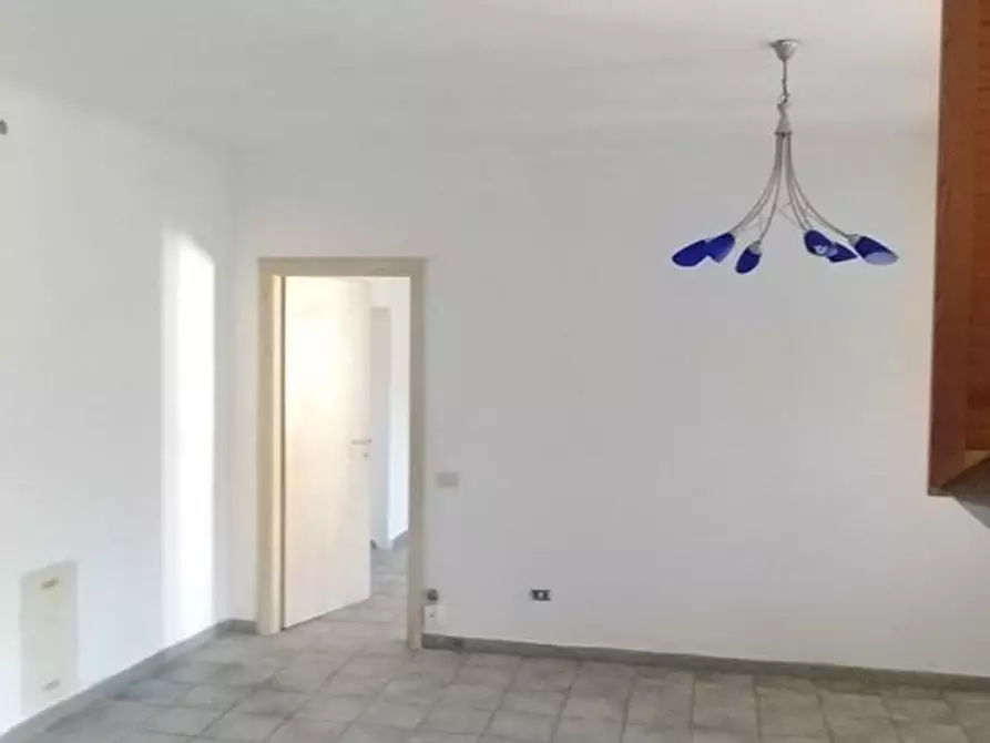 Immagine 11 di Appartamento in vendita  a Massa