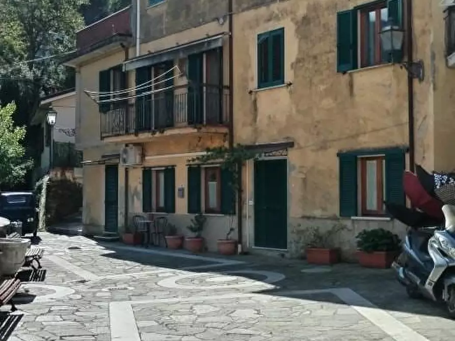 Immagine 2 di Appartamento in vendita  a Massa