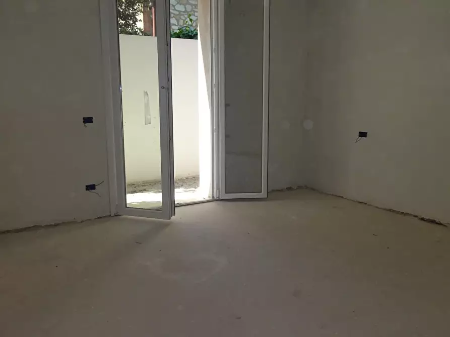 Immagine 11 di Villa in vendita  a Cascina