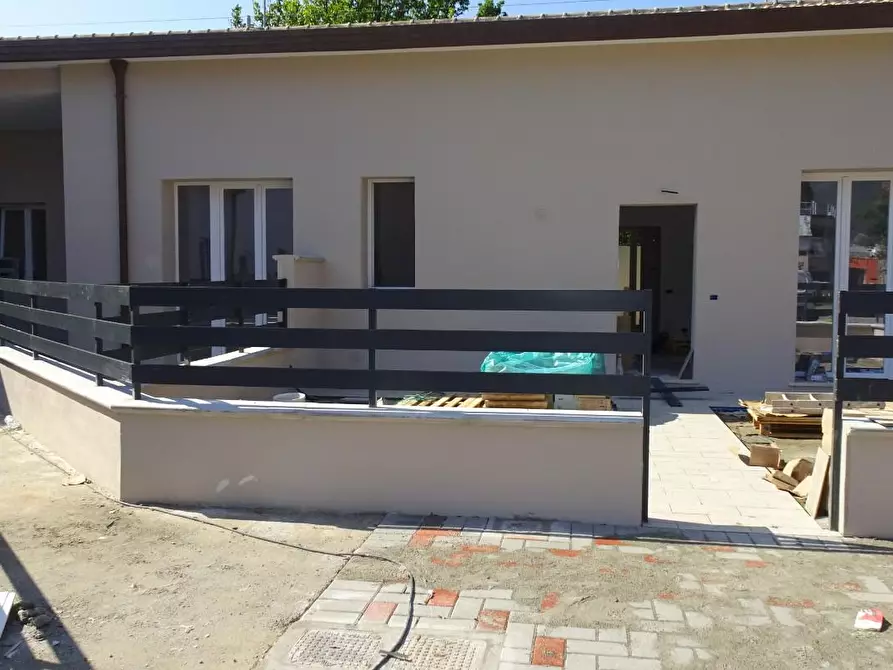 Immagine 1 di Villa in vendita  a Cascina