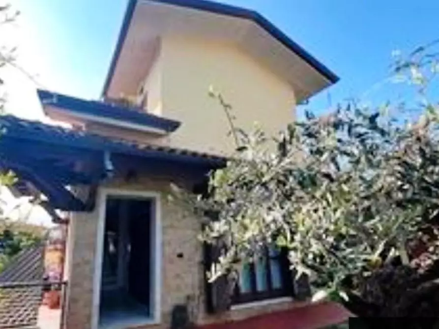 Immagine 2 di Casa indipendente in vendita  a Massa