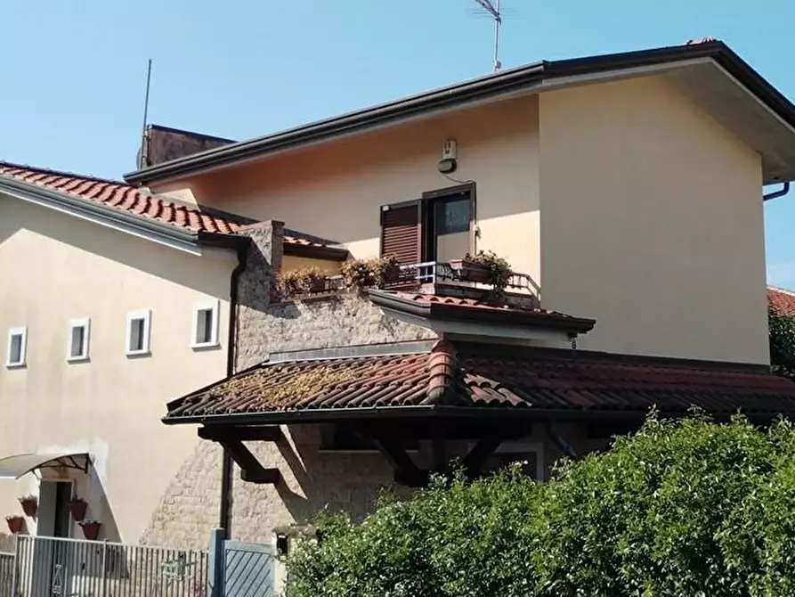 Immagine 1 di Casa indipendente in vendita  a Massa