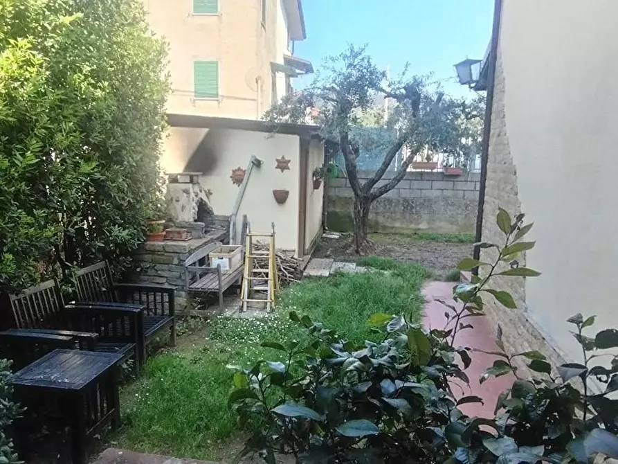 Immagine 7 di Casa indipendente in vendita  a Massa