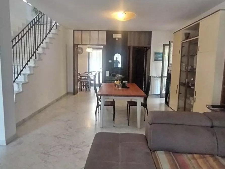 Immagine 11 di Casa indipendente in vendita  a Massa
