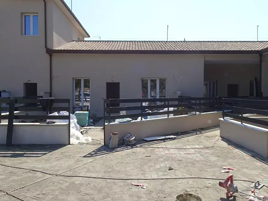 Immagine 19 di Villetta a schiera in vendita  a Cascina