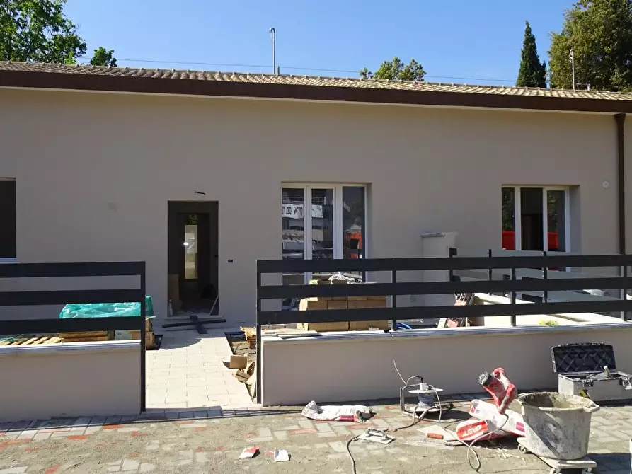 Immagine 11 di Villetta a schiera in vendita  a Cascina