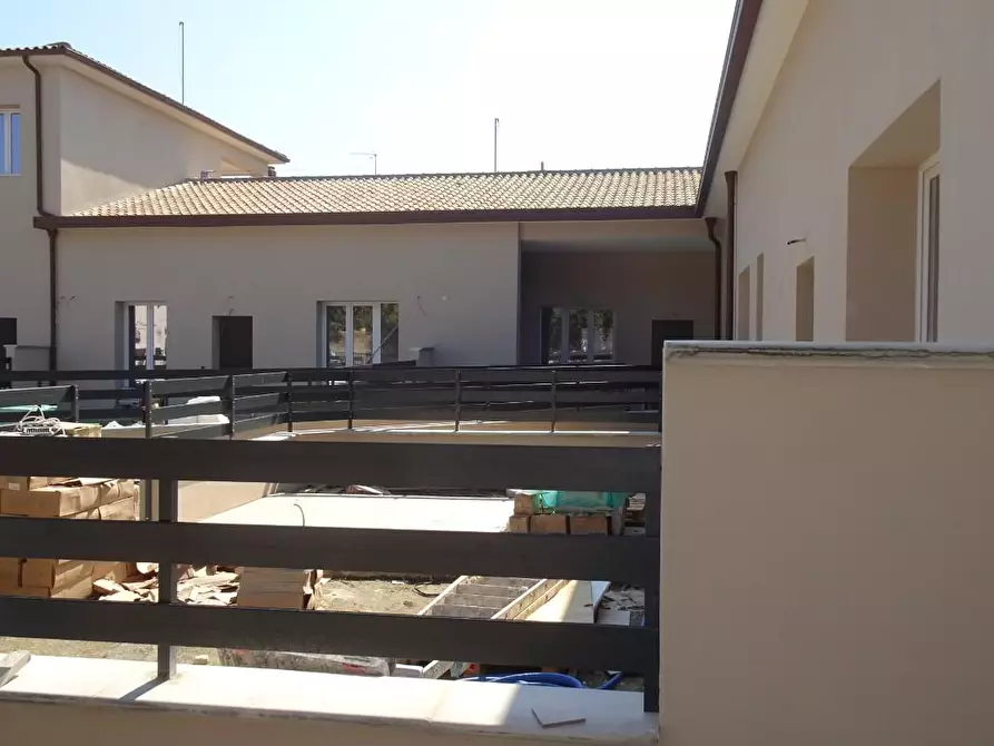 Immagine 17 di Villetta a schiera in vendita  a Cascina