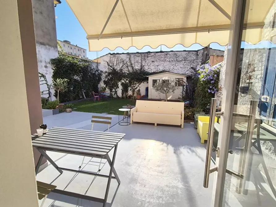 Immagine 6 di Villa in vendita  a Viareggio