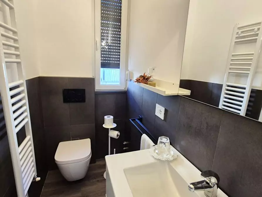 Immagine 60 di Villa in vendita  a Viareggio