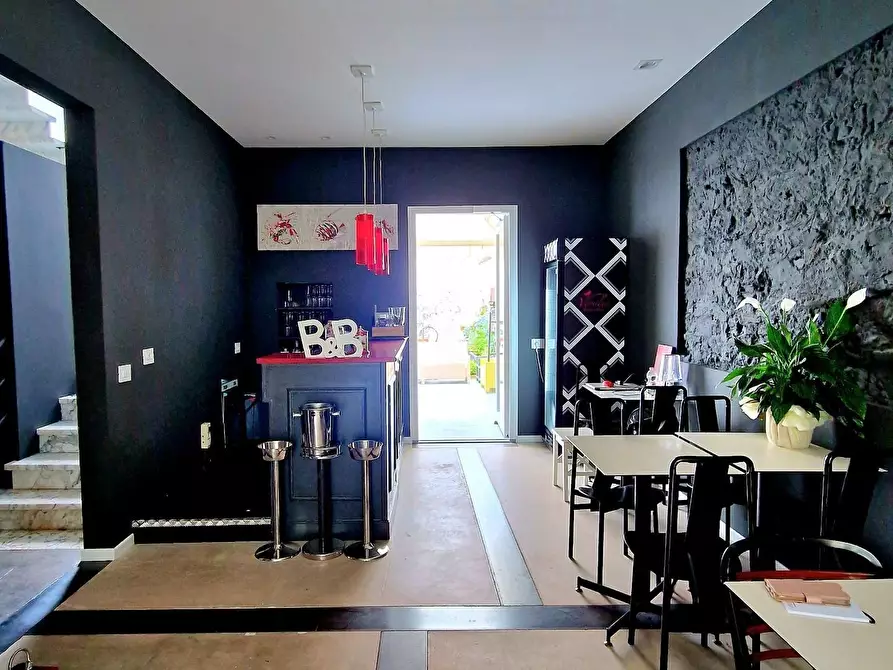 Immagine 4 di Villa in vendita  a Viareggio