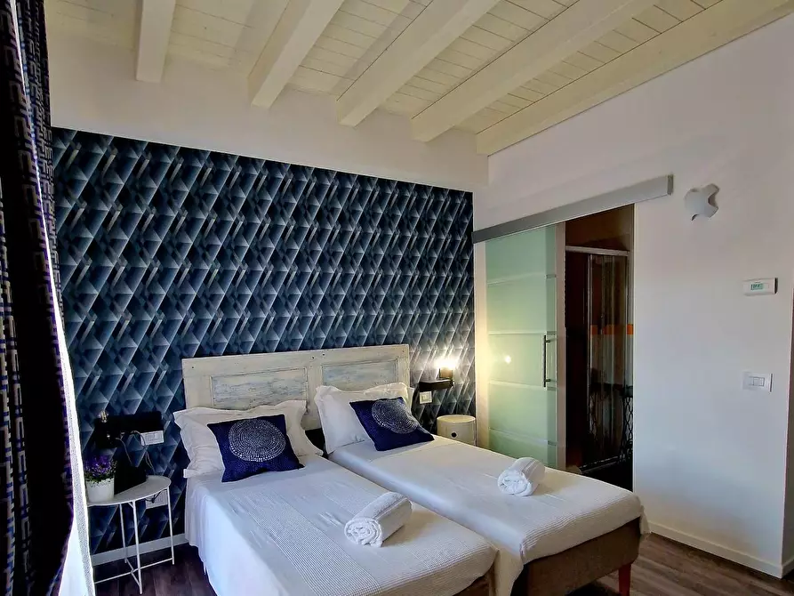 Immagine 41 di Villa in vendita  a Viareggio