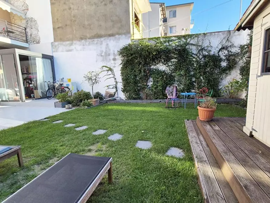 Immagine 14 di Villa in vendita  a Viareggio