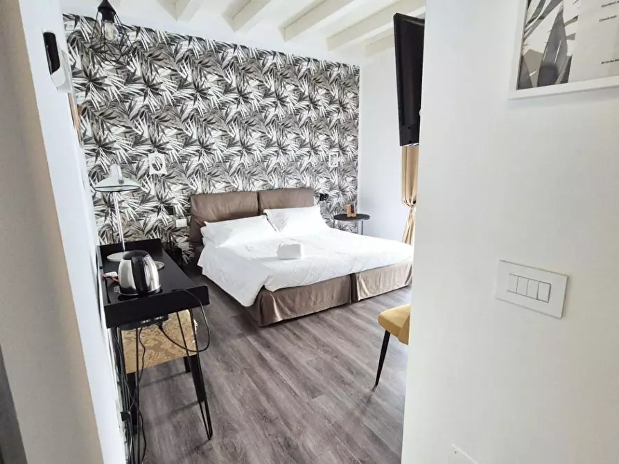 Immagine 50 di Villa in vendita  a Viareggio