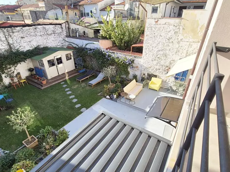 Immagine 37 di Villa in vendita  a Viareggio