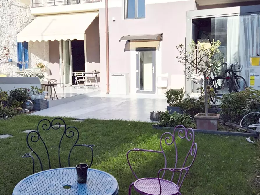 Immagine 10 di Villa in vendita  a Viareggio