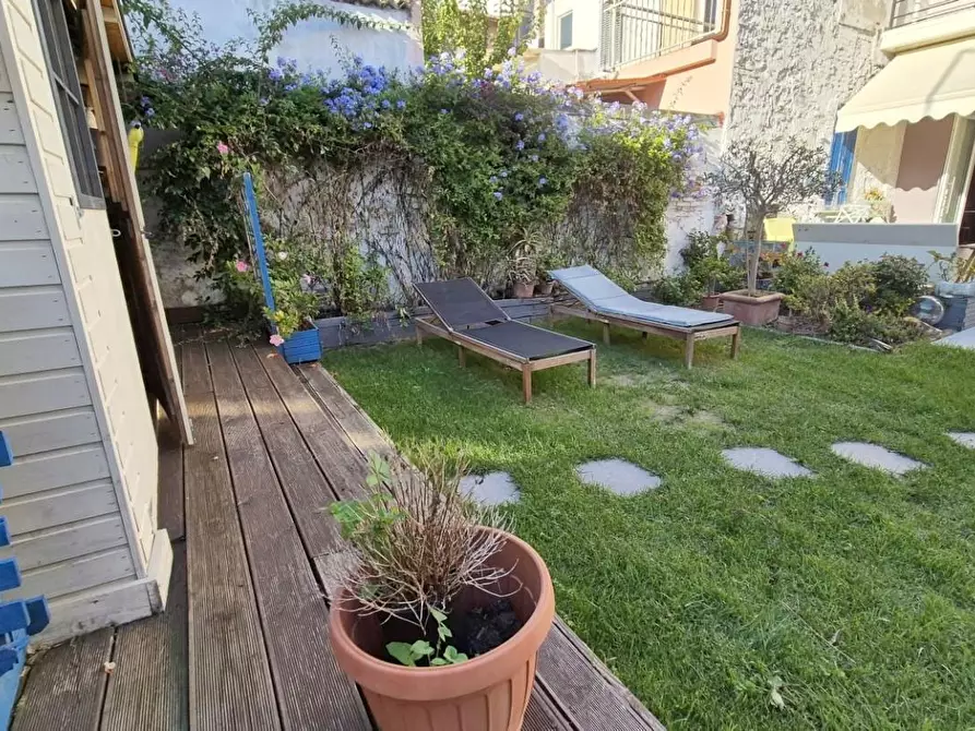 Immagine 12 di Villa in vendita  a Viareggio