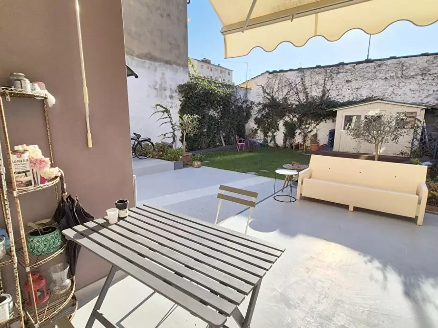 Immagine 7 di Villa in vendita  a Viareggio