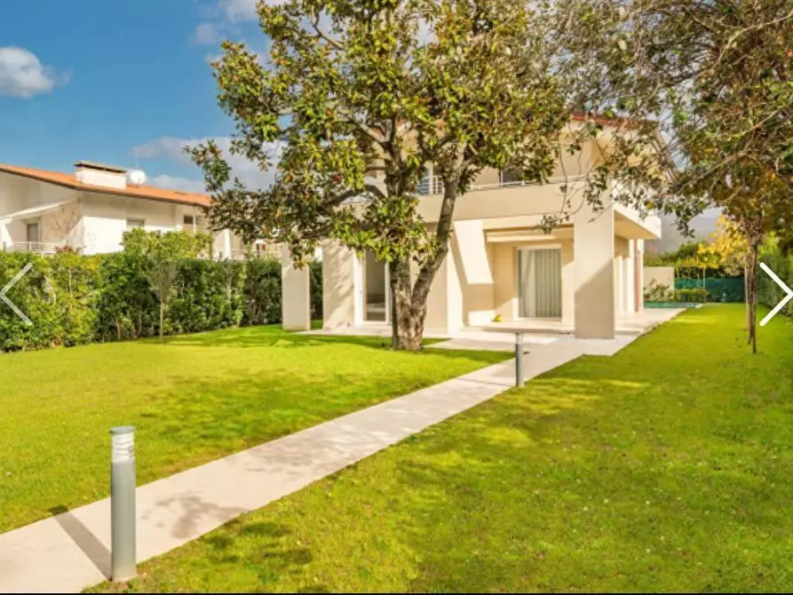 Immagine 3 di Villa in affitto  a Forte Dei Marmi