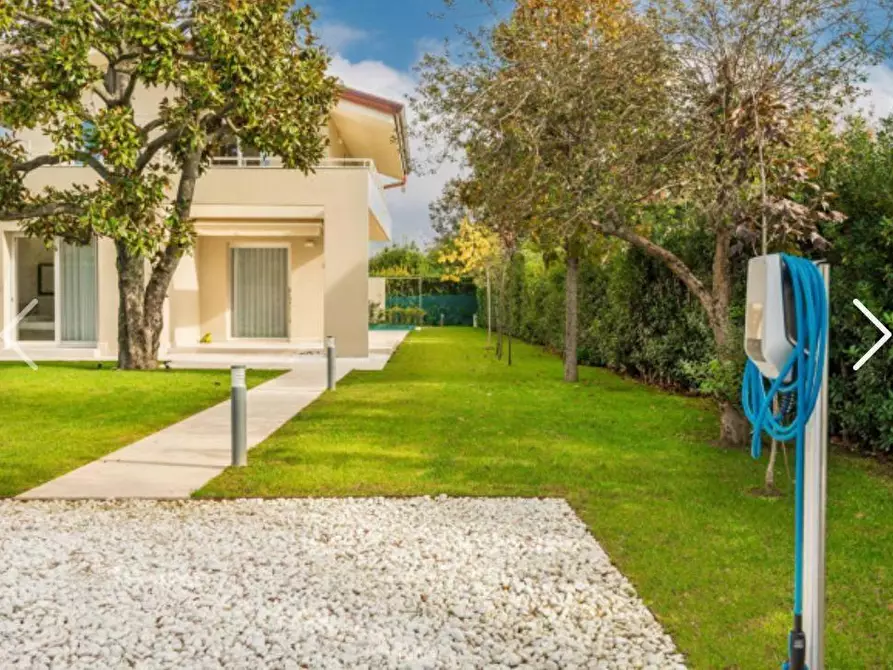 Immagine 5 di Villa in affitto  a Forte Dei Marmi