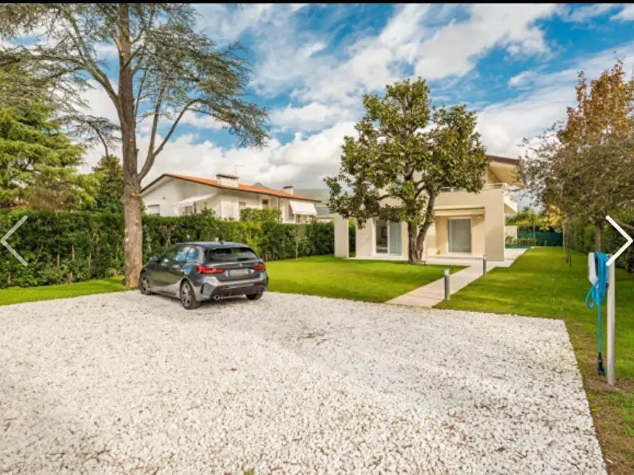 Immagine 6 di Villa in affitto  a Forte Dei Marmi