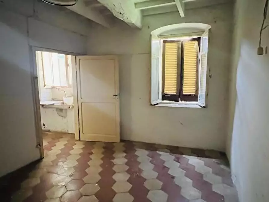 Immagine 18 di Appartamento in vendita  a Montignoso