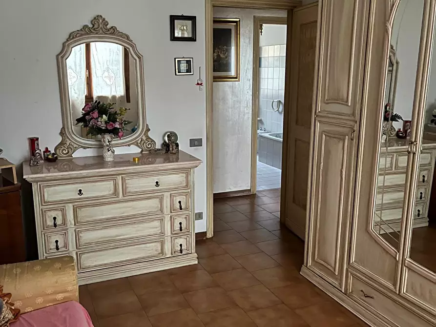 Immagine 11 di Appartamento in vendita  a Massa