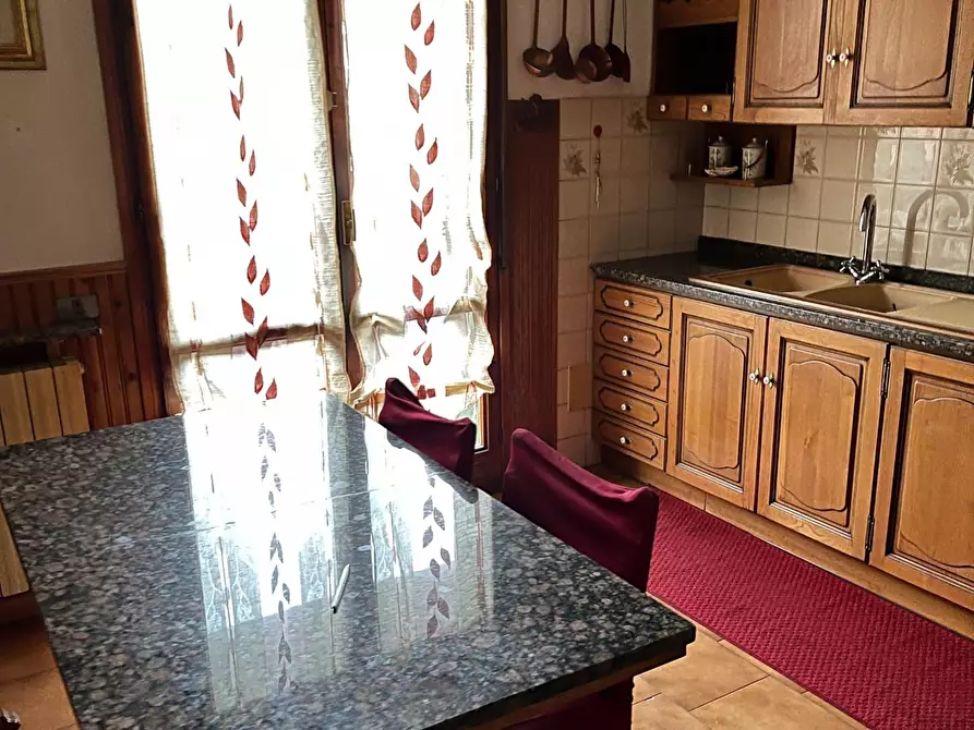 Immagine 1 di Appartamento in vendita  a Massa