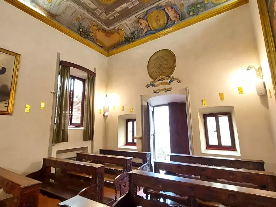 Immagine 11 di Villa in vendita  a Lucca