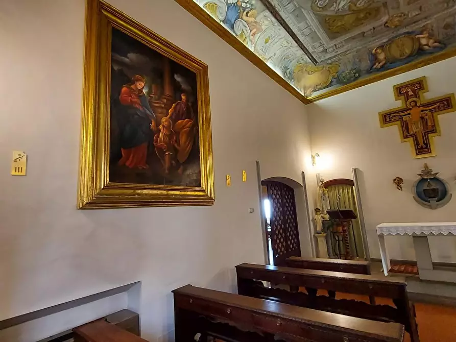 Immagine 10 di Villa in vendita  a Lucca