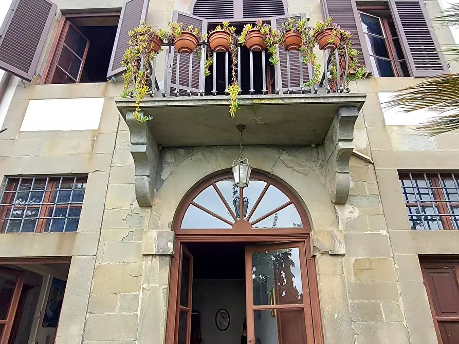 Immagine 3 di Villa in vendita  a Lucca